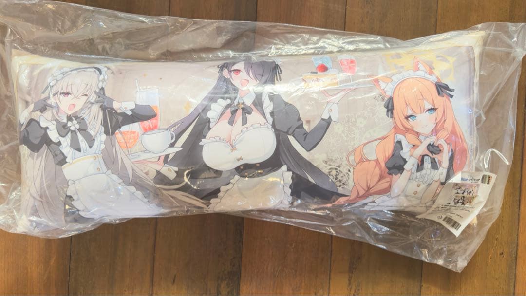 韓国　ブルアカカフェ　メイド　ブルーアーカイブ　ロングクッション