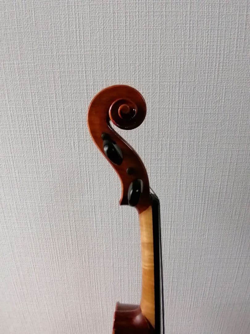 モダンヴァイオリン　(a modern french　violin)