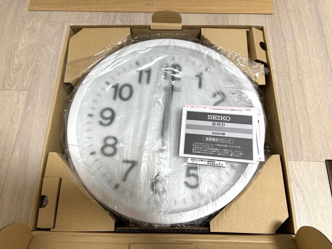【新品未使用】セイコー衛星電波掛時計 GP202W