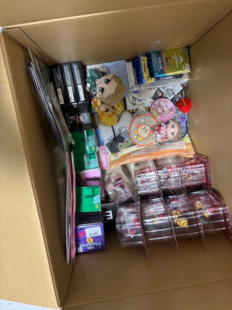 アニメグッズ ノンジャンル 大量 まとめ売り アクスタ 缶バッジ マスコット 他