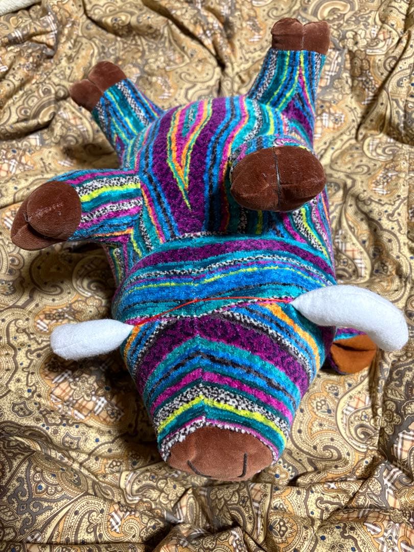 カラカラのイノシシ型ぬいぐるみ