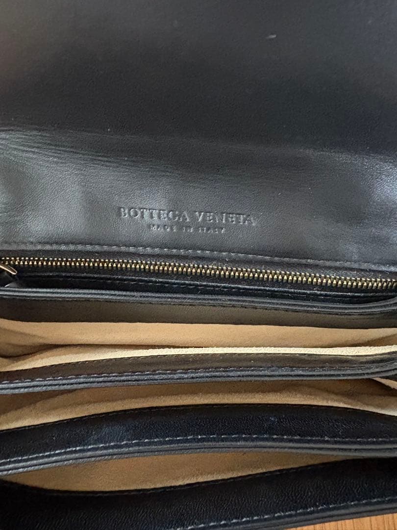 BOTTEGA VENETA 編み込みブラックパーティーバッグ