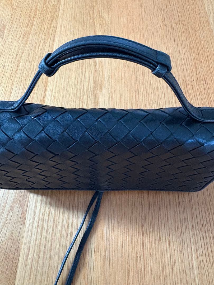 BOTTEGA VENETA 編み込みブラックパーティーバッグ