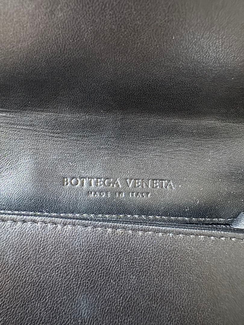 BOTTEGA VENETA 編み込みブラックパーティーバッグ