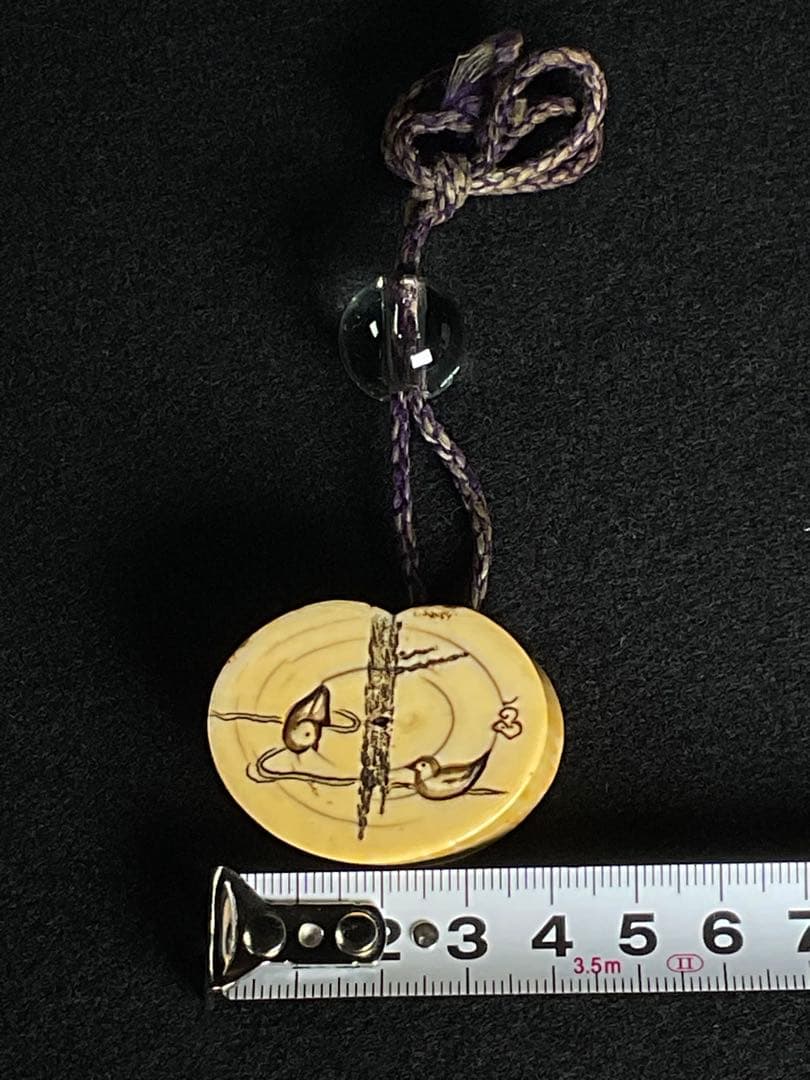 根付 提げ物 水鳥の図 トンボ玉緒締 饅頭根付