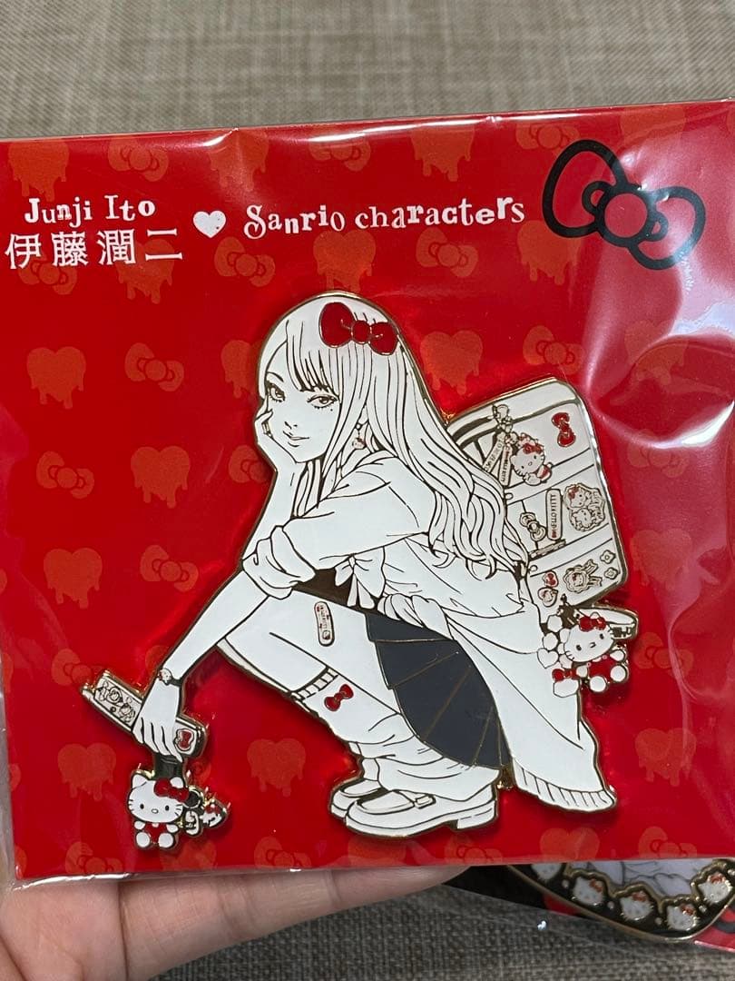 伊藤潤二×サンリオ ピンズ メタルハートバッジ ギャル富江×ハローキティ