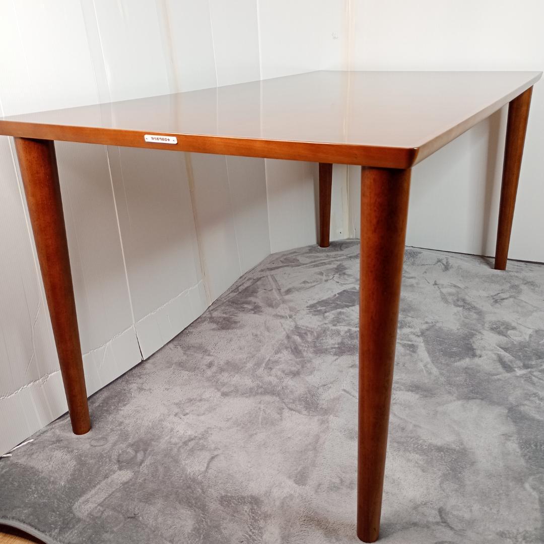 カリモク60ダイニングテーブル　1500,800,700