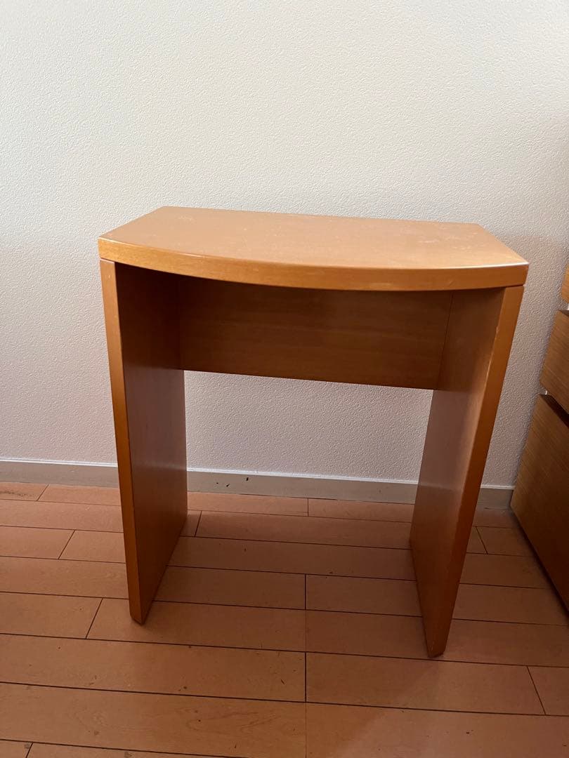 横浜クラシック家具 ダニエル 丸テーブル レオナA-317定価217,800円