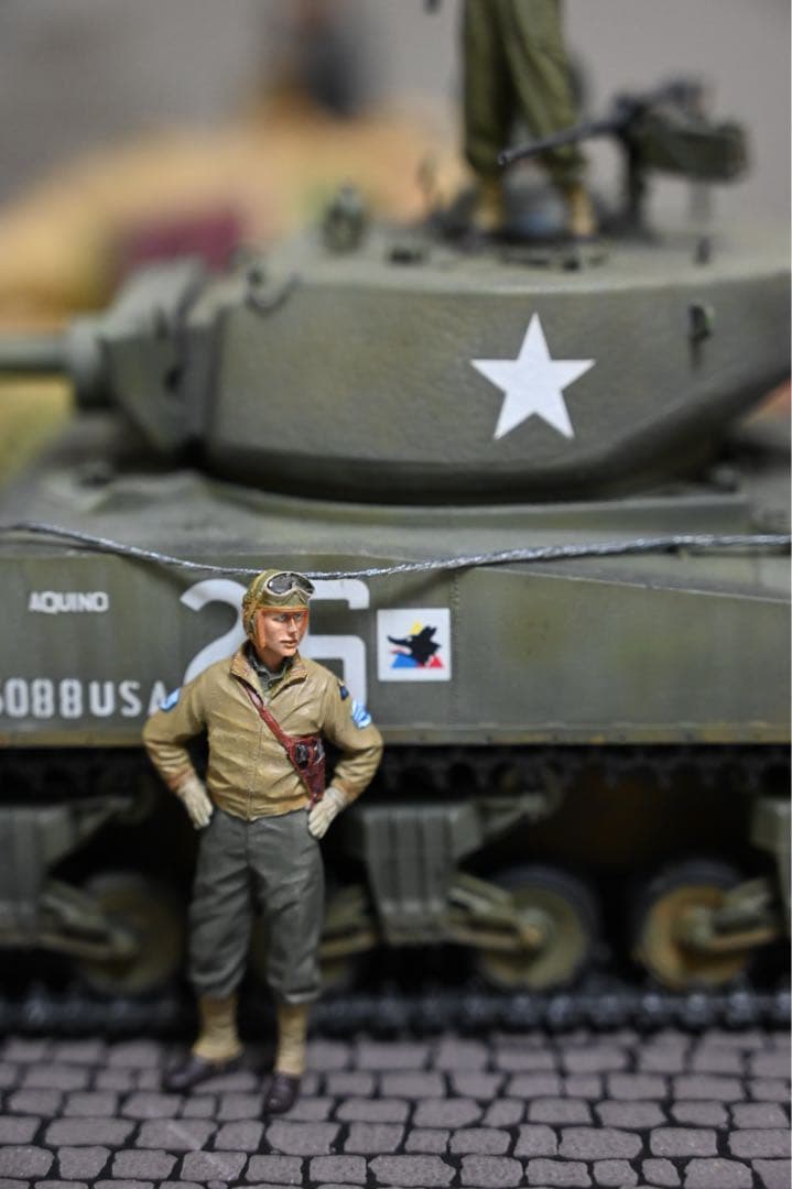 1/35 M4A3E2戦車＋フィギュア2体 セット