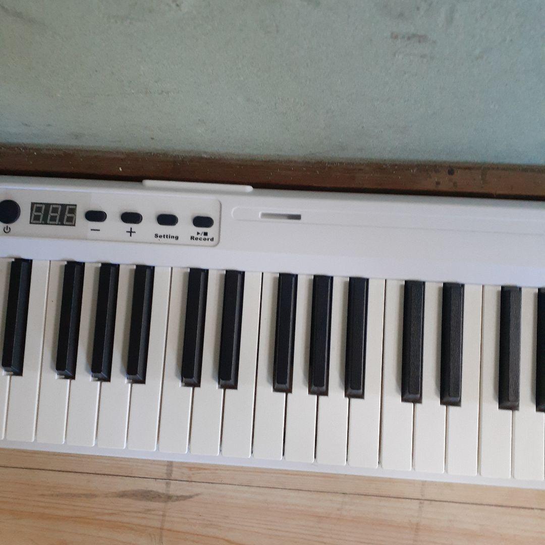 電子ピアノ　88鍵盤　ホワイト　充電式　充電器なし