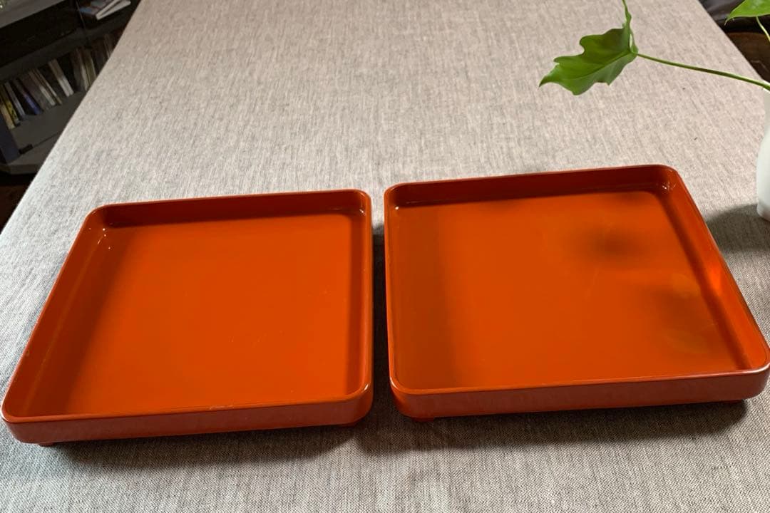 朱塗り 角膳 二枚セット（30cm角 × 高さ5cm）稀にみる美品