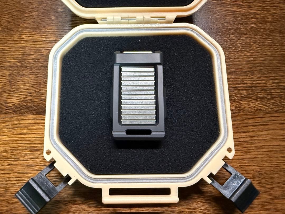 BIG WHITE EDC フィジェット RAMPART