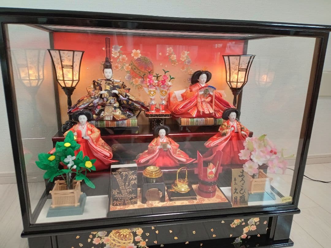 伝統的なひな人形セット