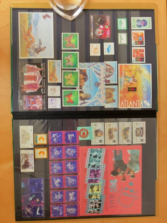 外国切手カザフスタン1999年(超レア・未使用・非売品・政府公式冊子