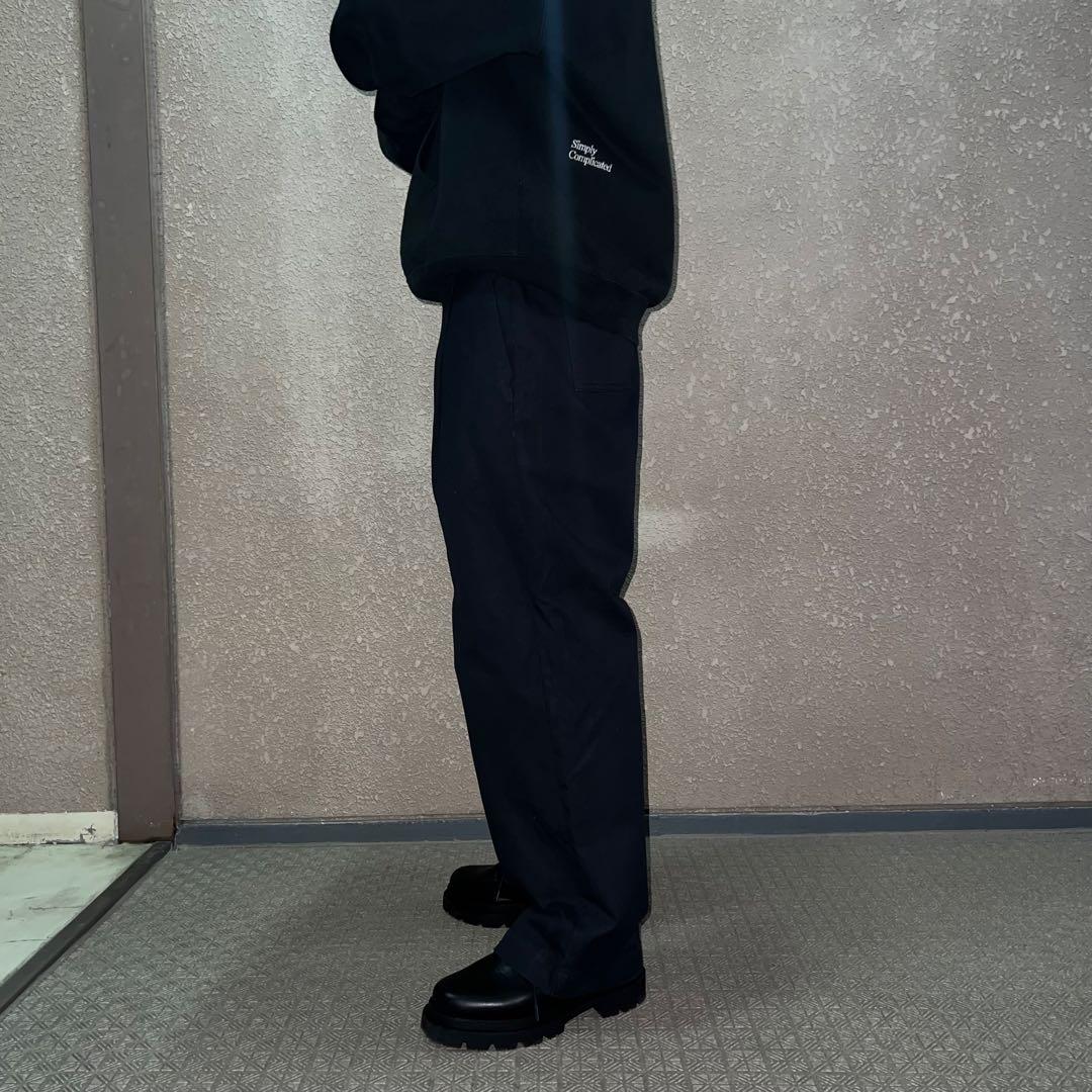 Simply Complicated LOOSE FIT CHINO パンツ Simply Complicated LOOSE