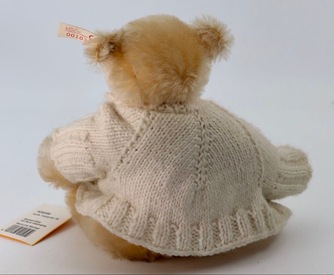 Steiff C.U. gathering bear with flag1995