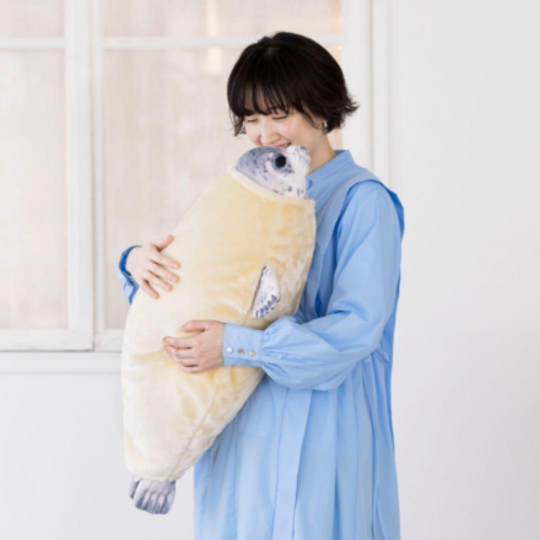 【新品未使用】アザラシのもちもちちゃん 換毛期 エビフライクッション