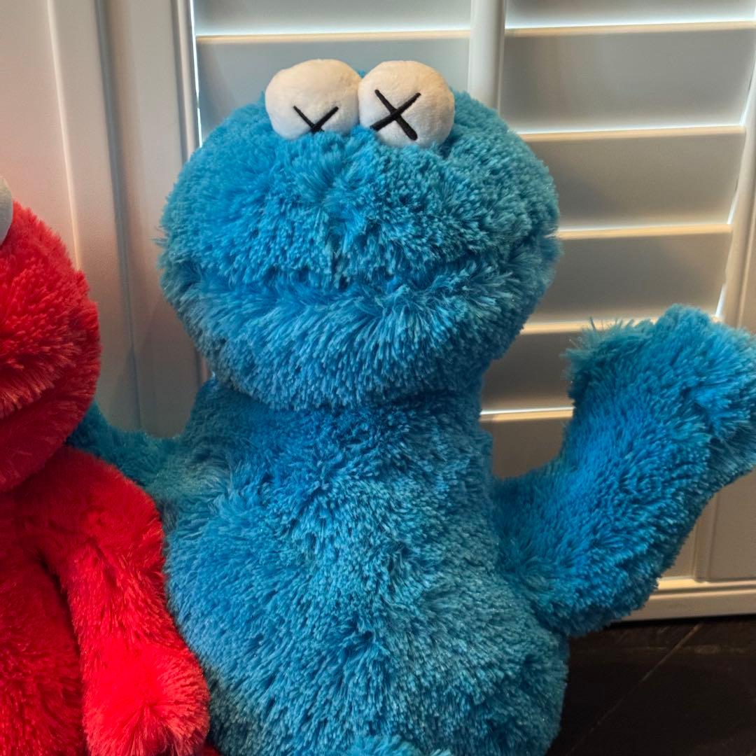【新品】 ユニクロ Uniqlo × Kaws セサミストリート ぬいぐるみ