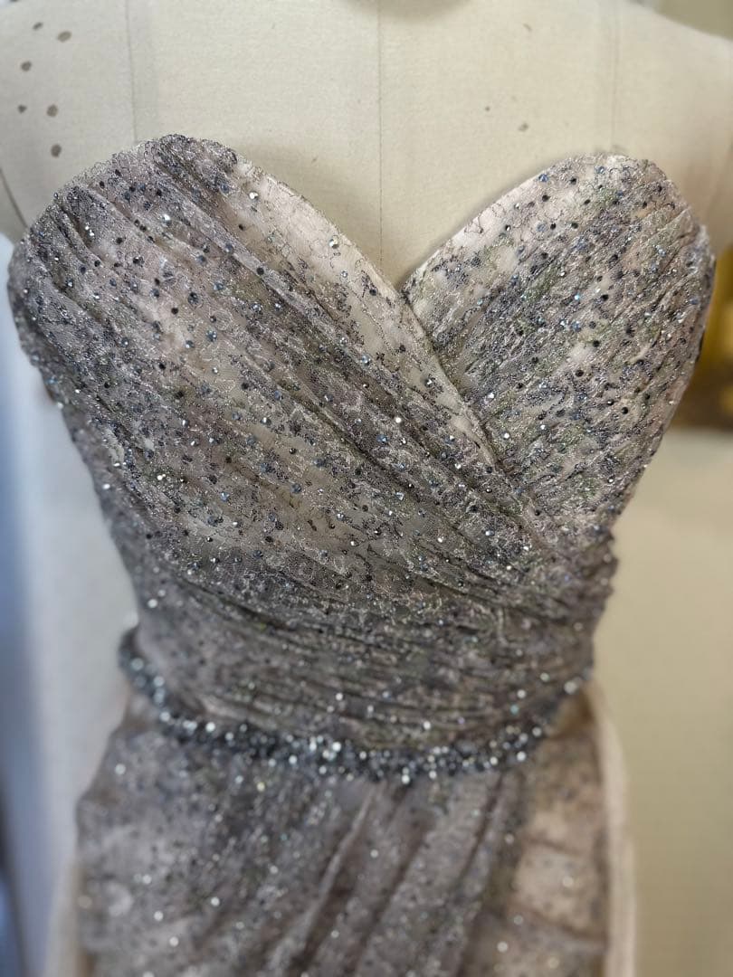 ★要プロフ確認★あなばら いづみ様 スパンコール装飾のシルバー系ドレス