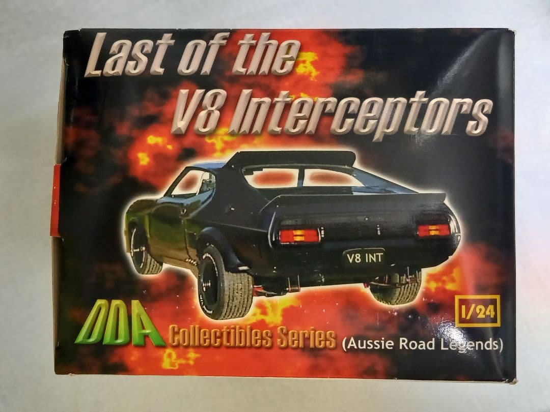 マッドマックス V8 インターセプター1/24ミニカー