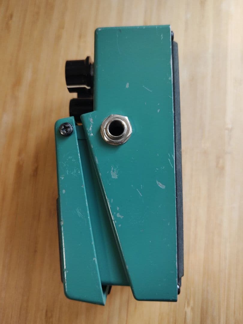 BOSS TR-2 Tremolo ギターエフェクター