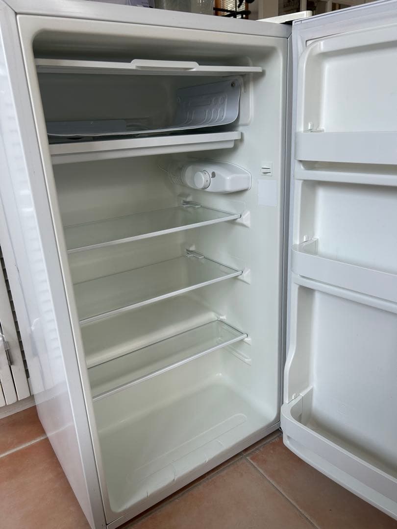 コンパクトホワイト冷蔵庫 冷凍室付き