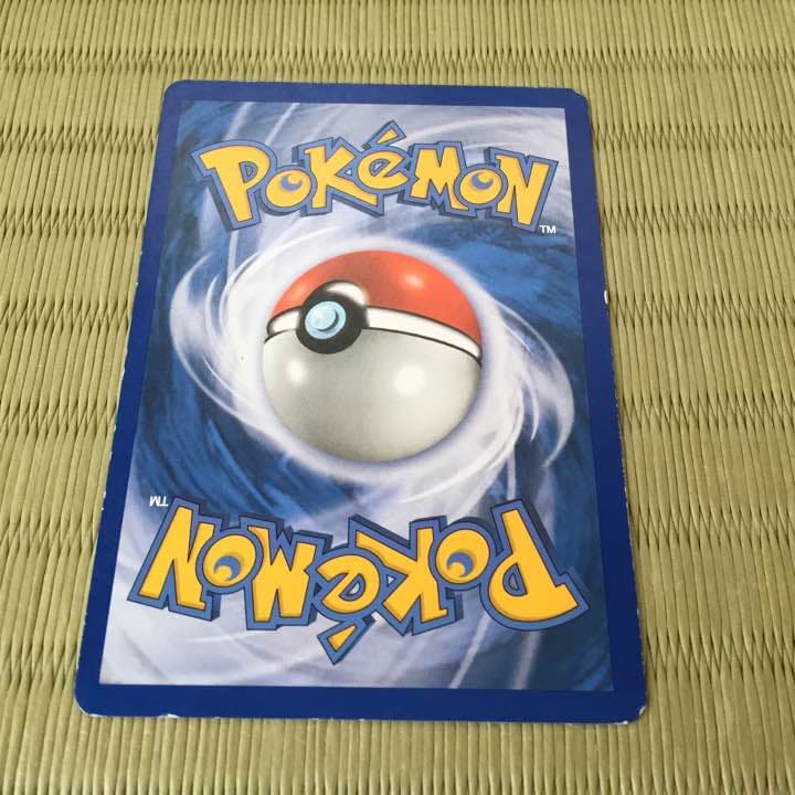 ポケモンカード ピカチュウ 海外版 コラボ