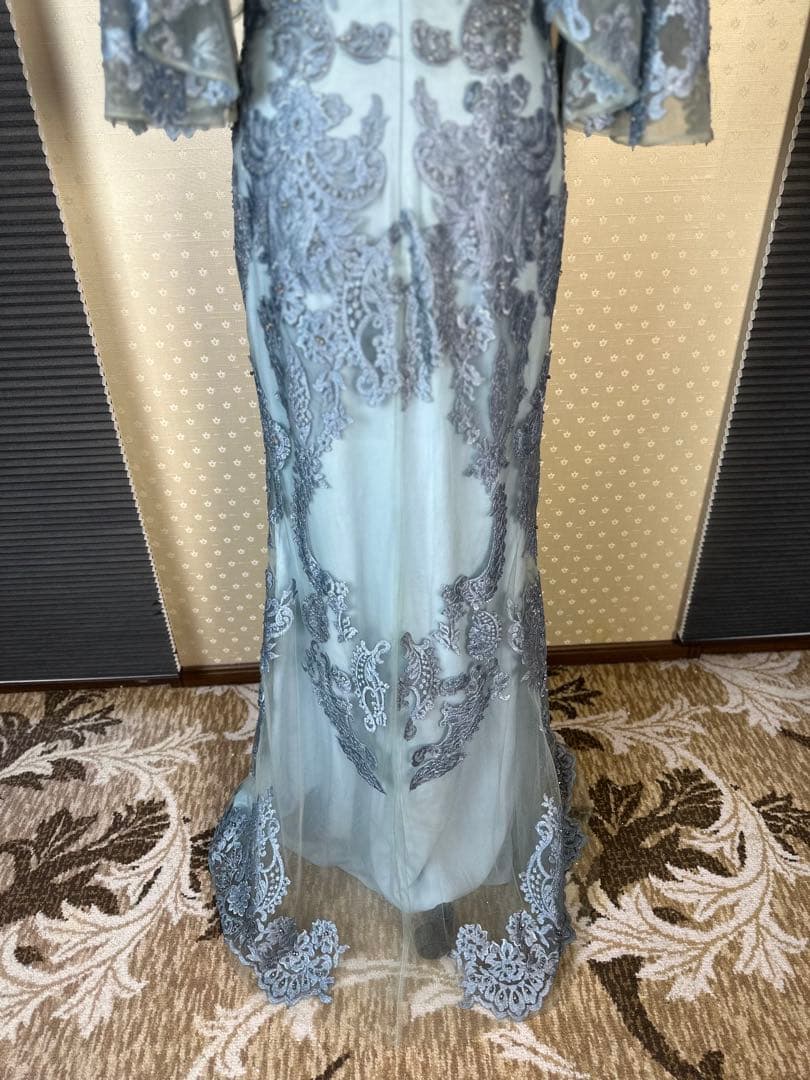 シルバー水色 刺繍入り ロングドレス フレアスリーブ