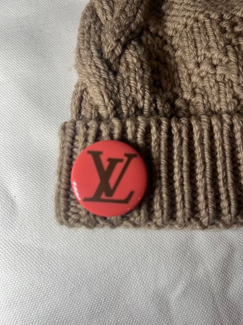 ルイ・ヴィトン LOUIS VUITTON ニット帽 ビーニー ベージュ缶バッチ