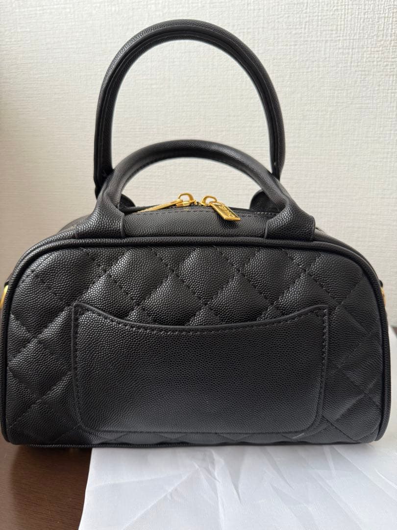 CHANELノベルティ ブラック レザーハンドバッグ