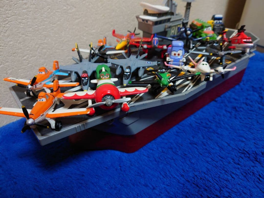 プレーンズトミカ 16体　航空母艦　セット