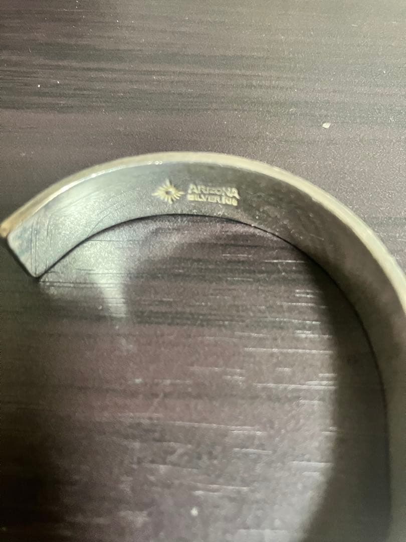 ARIZONA シルバー 彫刻入り バングル