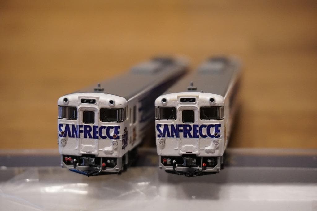 キハ40-2081 2132 サンフレッチェ 応援ラッピング仕様 M車+T車 - メルカリ