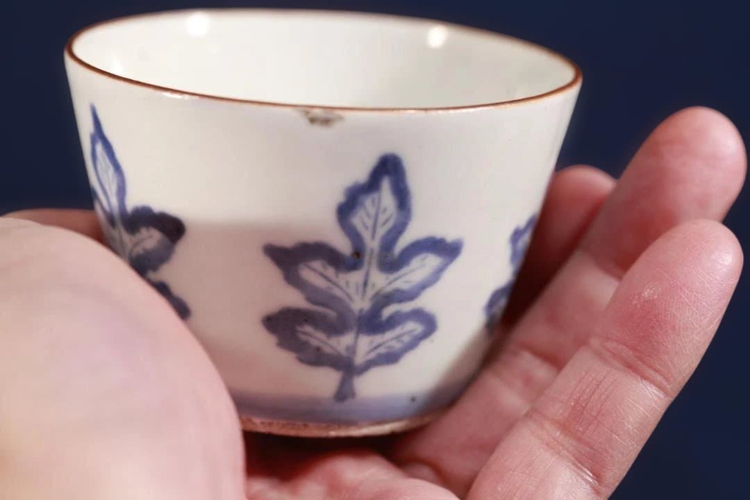 575 藍柿右衛門手染付柏文様蕎麦猪口 江戸前期