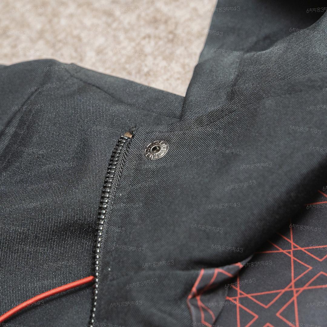 ARTNIA・スクエニカフェ限定】FF7Rマウンテンパーカー<神羅カンパニー