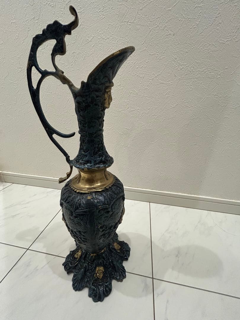 装飾的な金属製花瓶 真鍮製　中古品