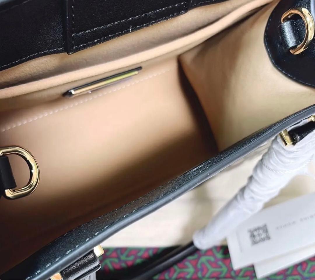 トリーバーチTモノグラム トップハンドル エンボストート 黒