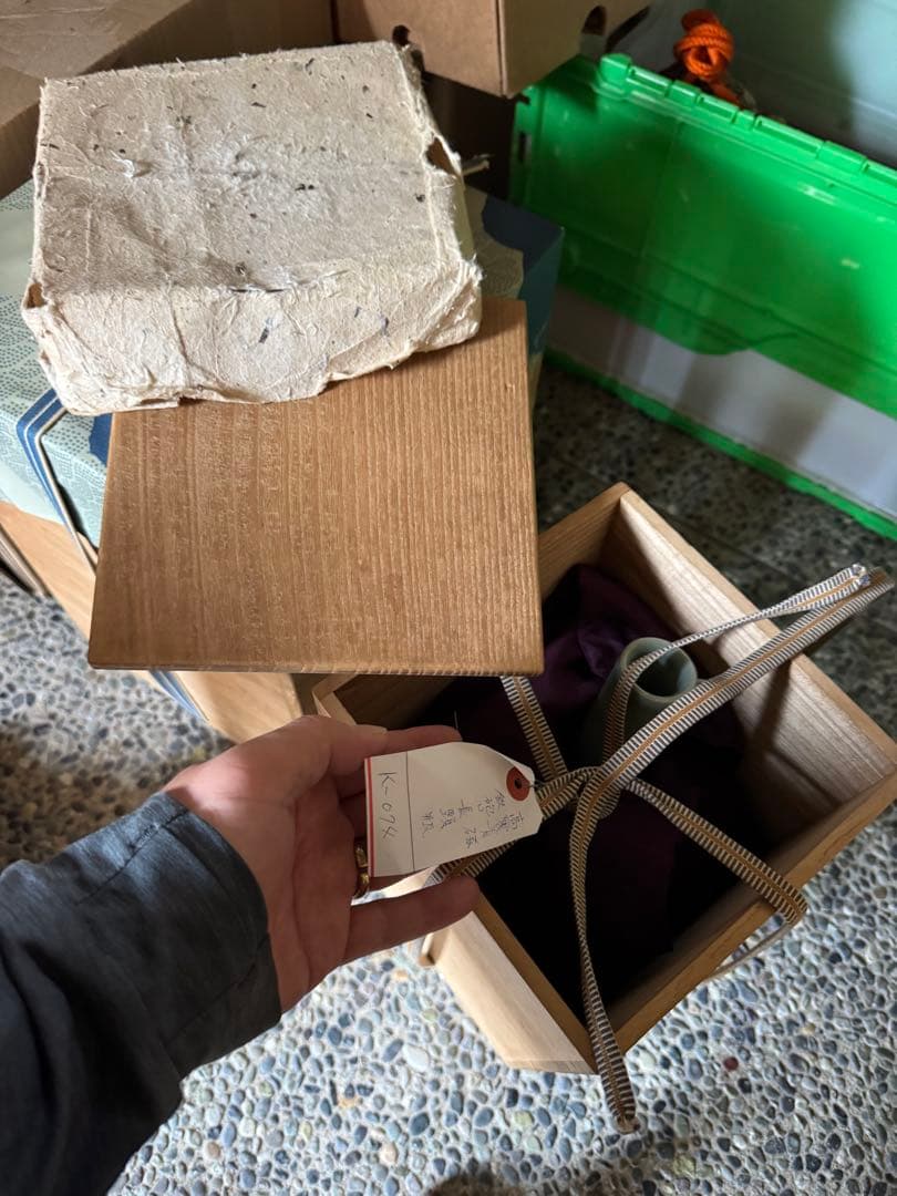 ‼️最後の値段‼️リサイクルFORT‼️唐物⑨‼️中国製の青磁が美しい一輪挿し花瓶‼️箱入