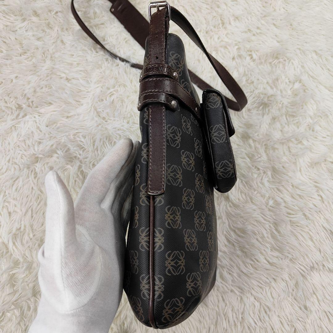 本日限定価格　ロエベ　ショルダーバッグ　アナグラム　リピート　PVC　ポーチ