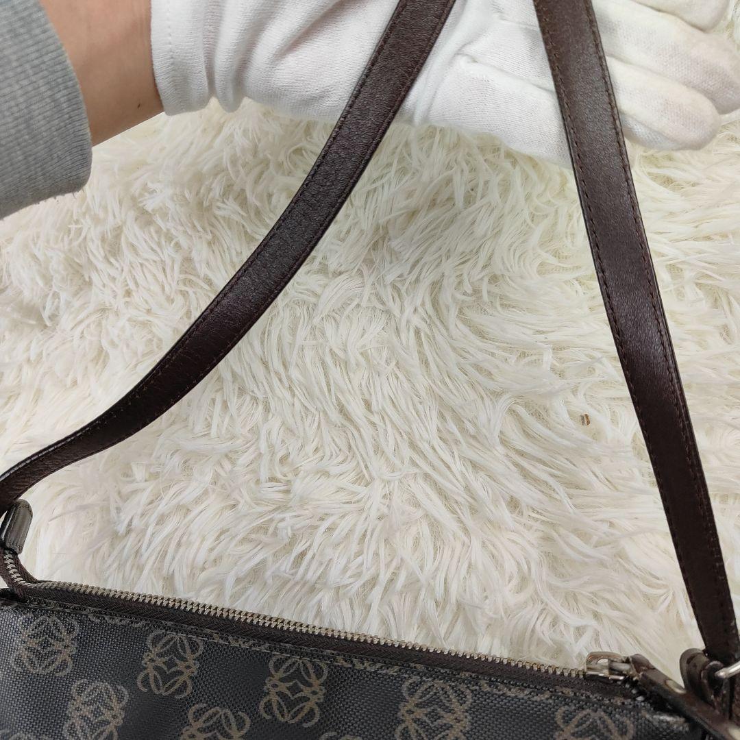 本日限定価格　ロエベ　ショルダーバッグ　アナグラム　リピート　PVC　ポーチ