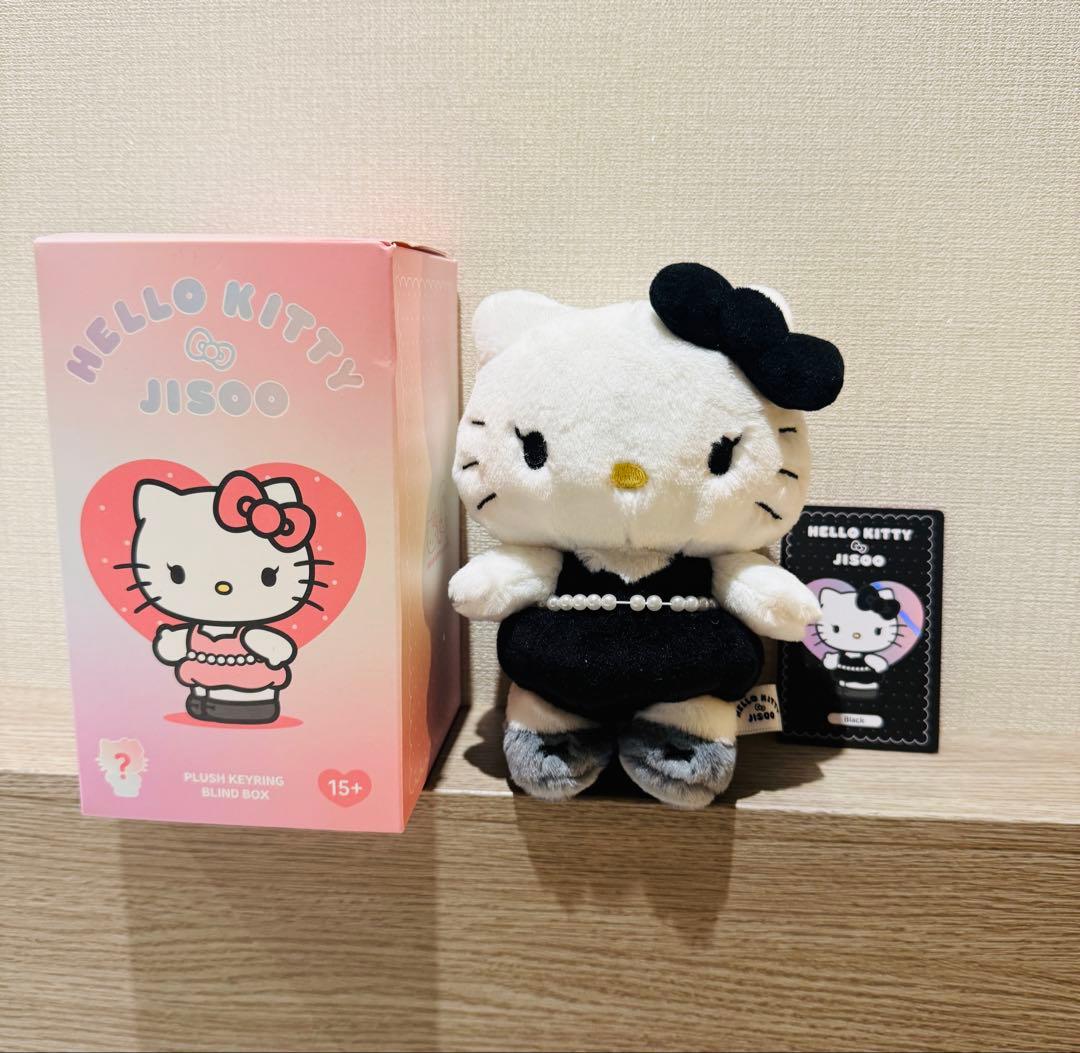 KITTY × JISOO キティ ジス ぬいぐるみ キーリング ブラック 黒 - メルカリ