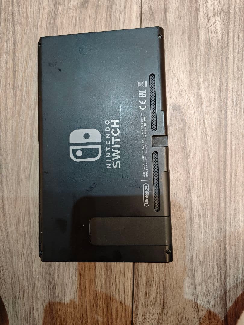 Nintendo Switch （2017年）本体、Joy-Con 、ケース