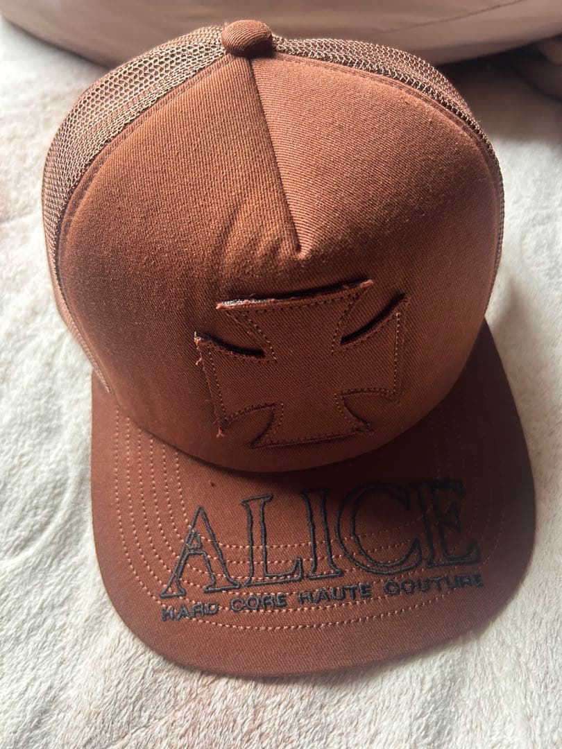 ALICE HOLLYWOOD ATELIER TRUCKER CAP ATELIER TRUCKER CAP (RED