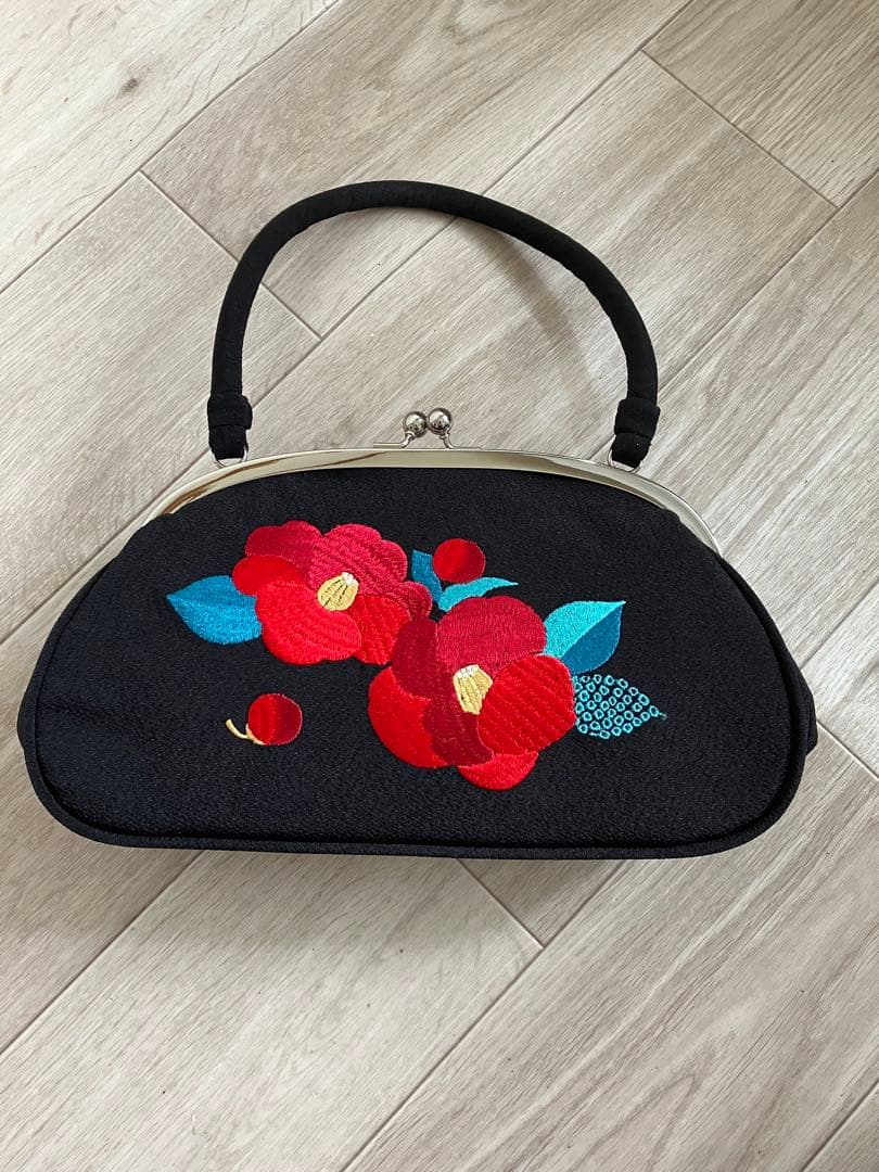 つばき刺繍の和装用バッグと草履セット