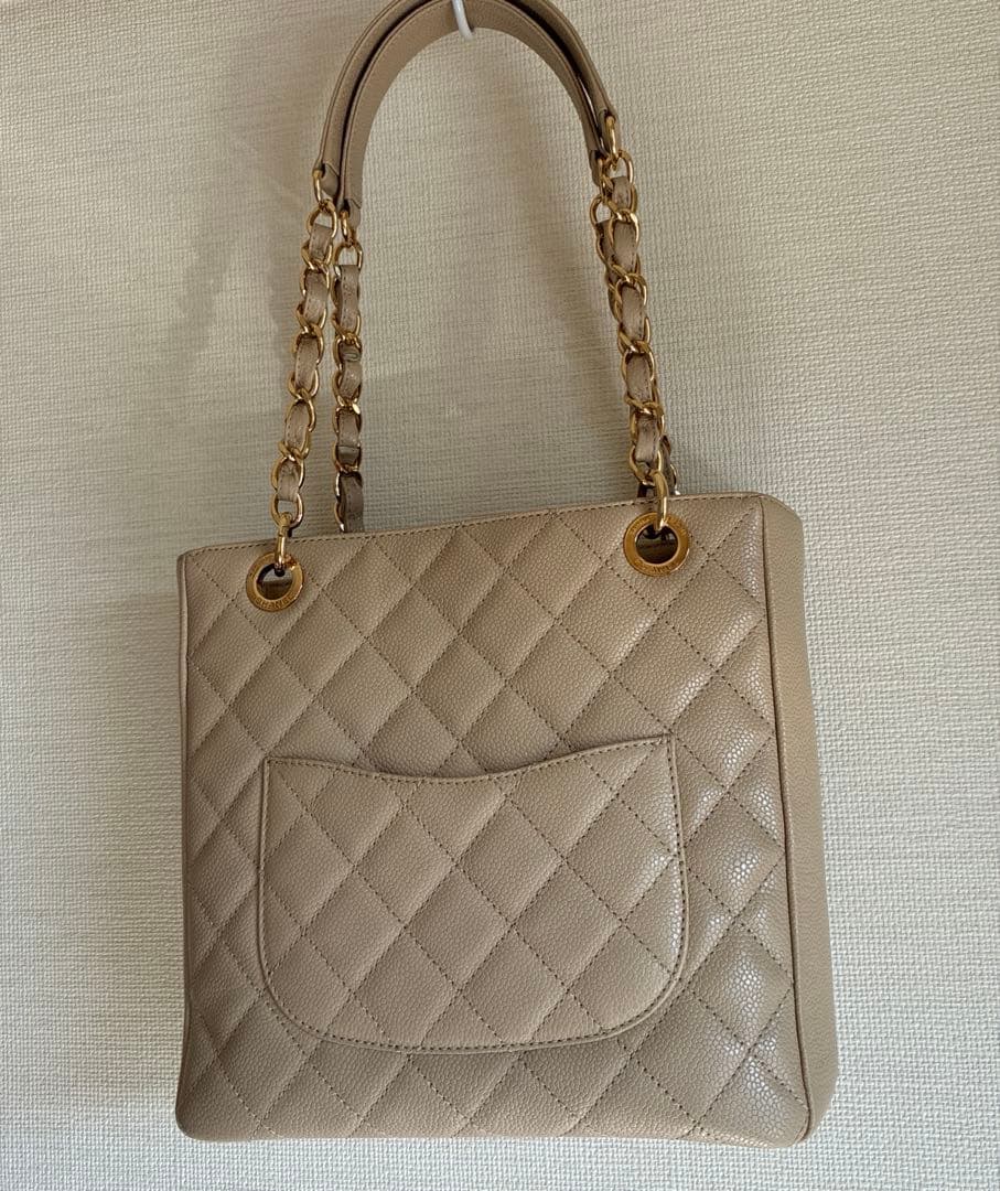 週末限定！CHANEL ショルダーバッグ ベージュ レザー キルティング CC