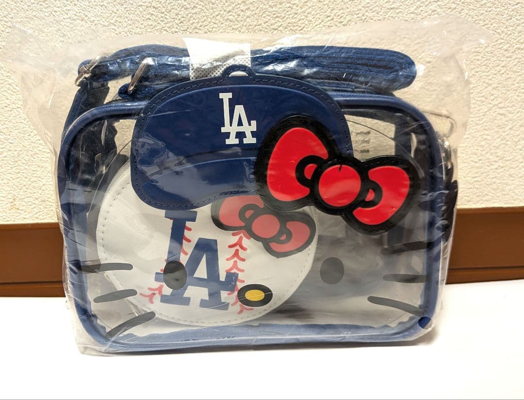 LA ドジャース × Hello Kitty ハローキティ クロスボディバック ハローキティ LAドジャース クロスボディバッグ 8/5限定非売品 ハロー