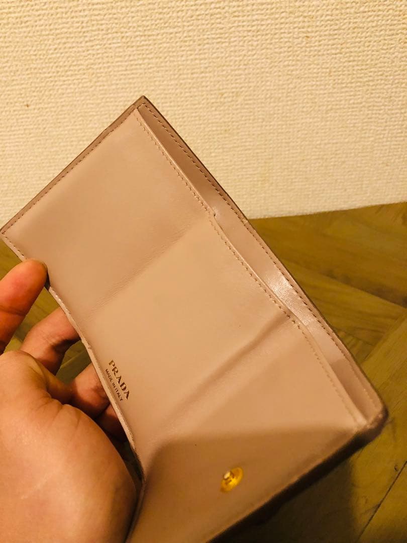 PRADA 三つ折り財布 ベージュ(ICチップ(RFID)搭載) - メルカリ