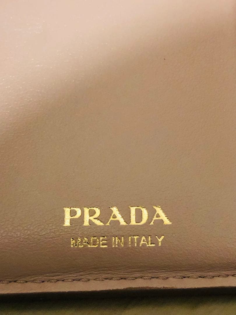 PRADA 三つ折り財布 ベージュ(ICチップ(RFID)搭載) - メルカリ