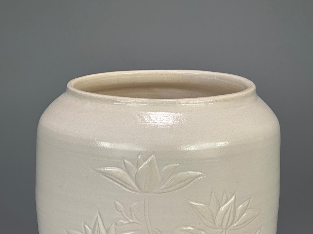日本美術　茶道具　白磁　蓮花文　水指　在銘　治子