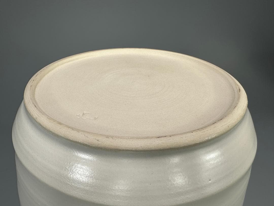 日本美術　茶道具　白磁　蓮花文　水指　在銘　治子